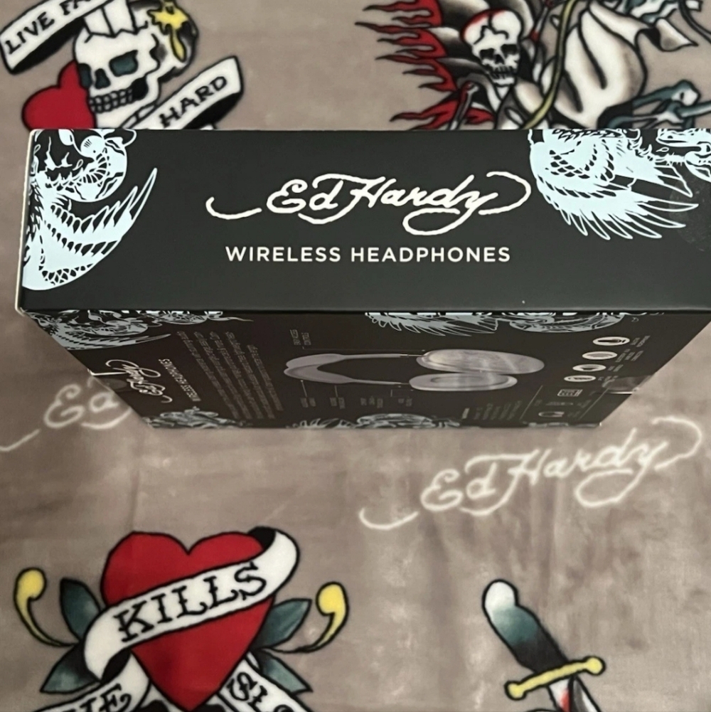 Ed Hardy Tattoo Design Headphones - Picture 3 of 7